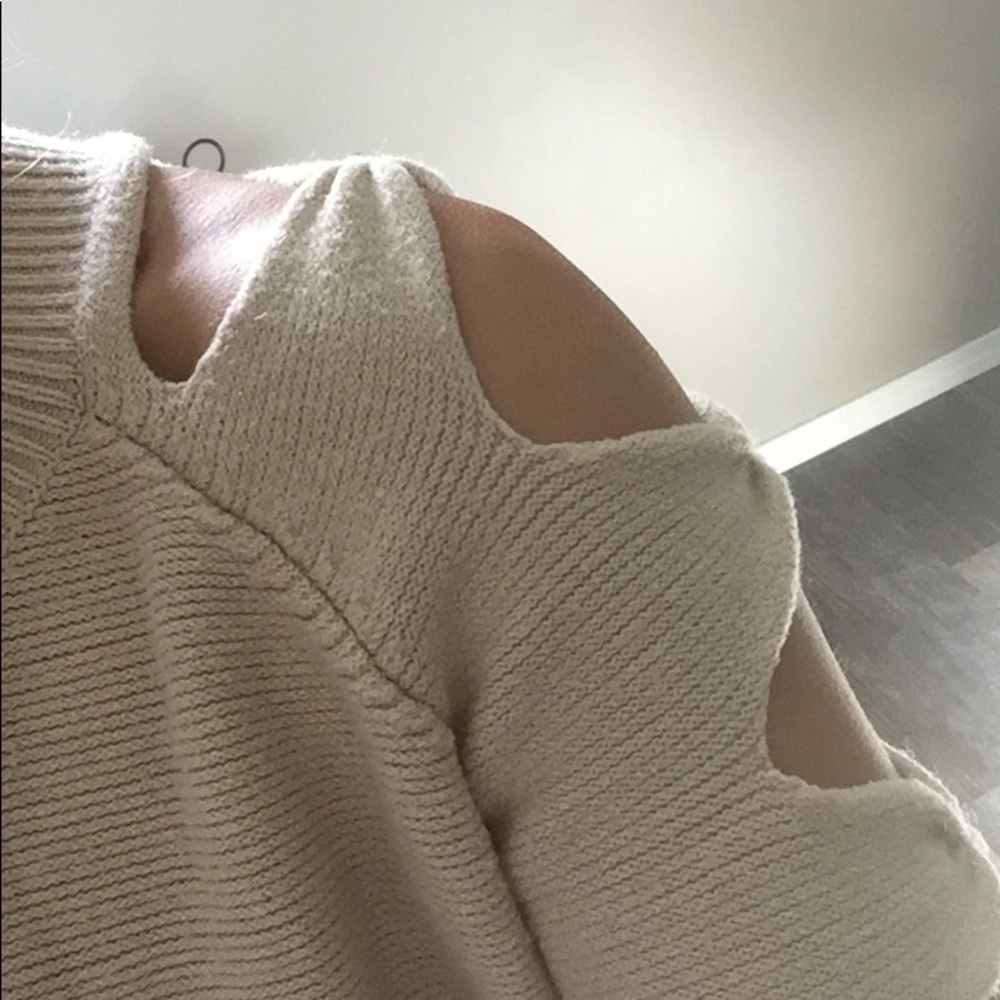 Beige sweater - Picture 2 of 3